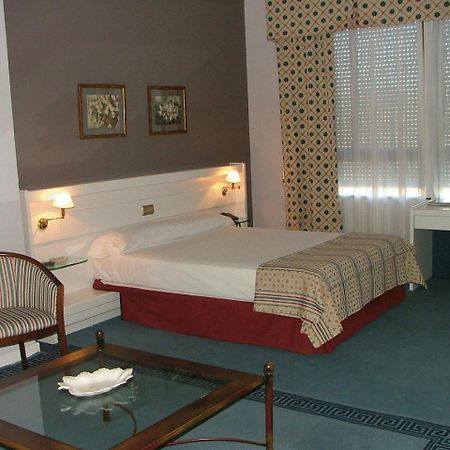 Hotel Las Cigueenas Trujillo Værelse billede