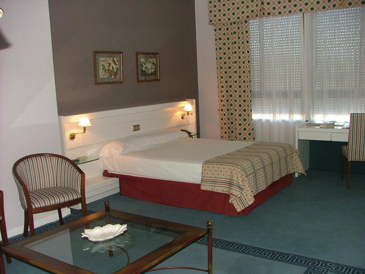 Hotel Las Cigueenas Trujillo Værelse billede