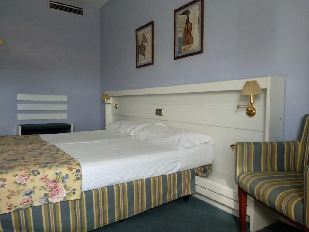 Hotel Las Cigueenas Trujillo Eksteriør billede
